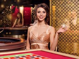 Free Spin Bonus Slots ဂိမ်းတွင် Free Round ရနေသည့် မြင်ကွင်း